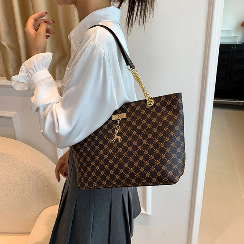 Soft leather tote bag – Large capacity with accessories