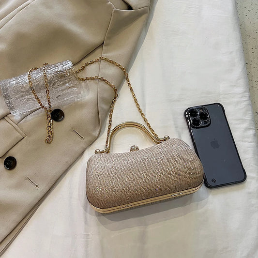 Evening party bags: This year, there is a trend for sophisticated and feminine women's bags. There are simple buttoned small bags