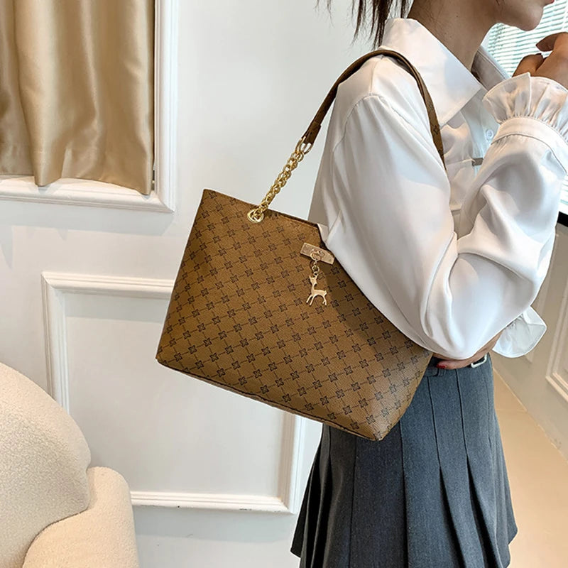 Soft leather tote bag – Large capacity with accessories